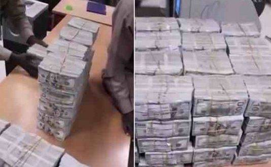 العثور على ملايين الدولارات مخبأة في منزل البشير