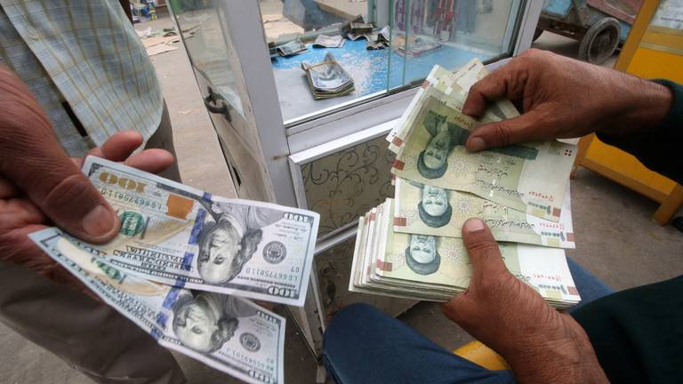 انخفاض الريال الإيراني بعد تشديد واشنطن قيودها على طهران
