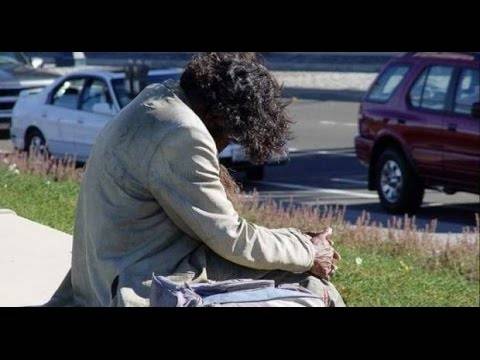 يتسوّل مدعياً أنّ قدمه مبتورة.. شرطة طرابلس تلقي القبض على المتسول الكاذب