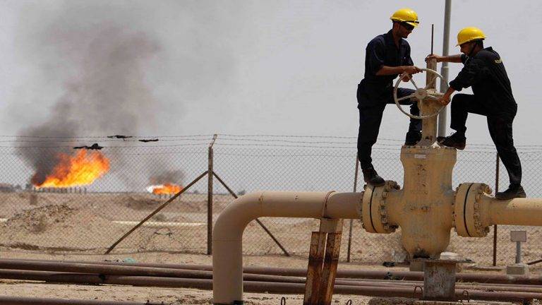 تراجع أسعار النفط في ظل إمدادات كافية رغم العقوبات على إيران