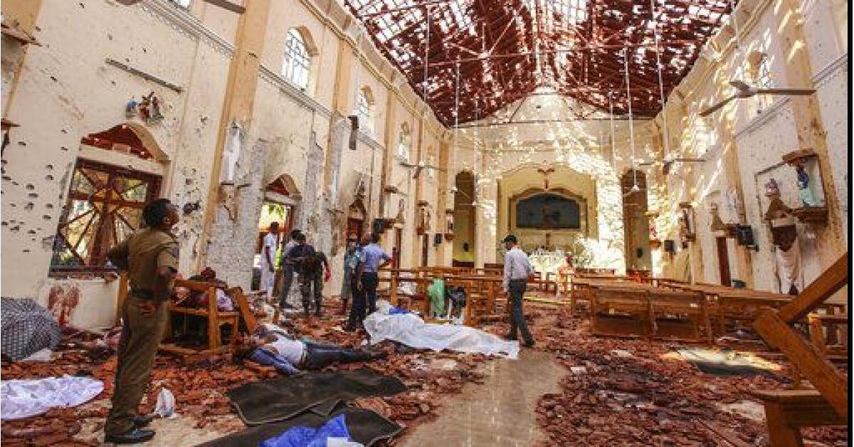 بالصور۔۔۔ تفجيرات سريلانكا: "توسّلتُ إلى الله ألا تكون زوجتي صاحبة الجثة عند رفع الغطاء"
أهالي الضحايا يتحدثون عن آخر اللحظات قبل الانفجار وكيف قضى أحبائهم