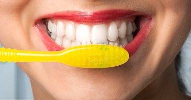 صحتك فى وصفة.. الفراولة والبيكربوناتو لتبييض الأسنان طبيعياً