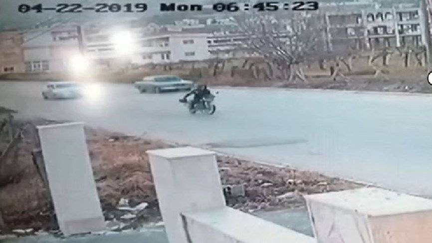 طاردوه وأطلقوا النّار "إرهابًا"... مسلّحون يسرقون شابًّا في بدنايل البقاعيّة ويفرّون!