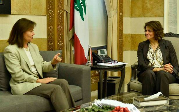 عرضت وريتشارد العلاقات بين البلدين