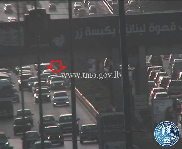 تصادم بين مركبتين على اوتوستراد الكرنتينا
