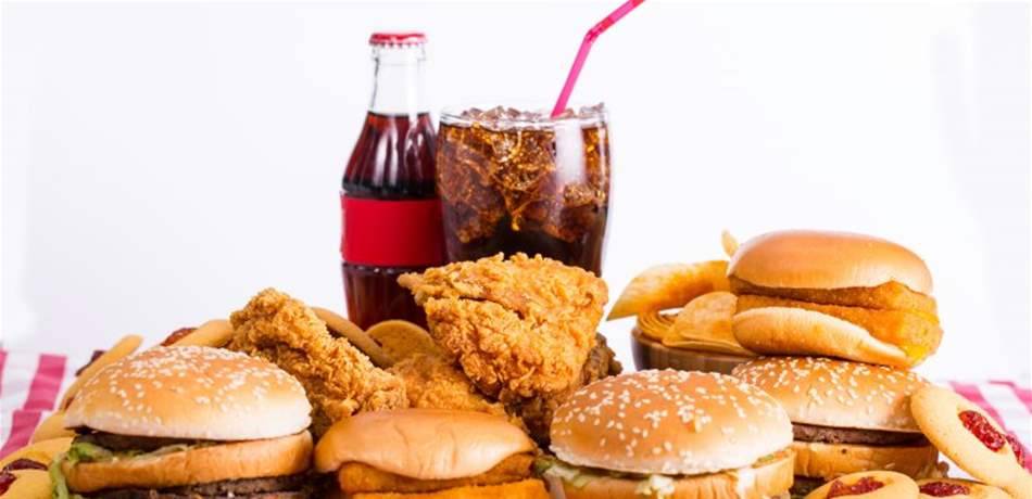 طريقة سحرية.. هكذا تُقنع طفلك بعدم تناول الوجبات السريعة!