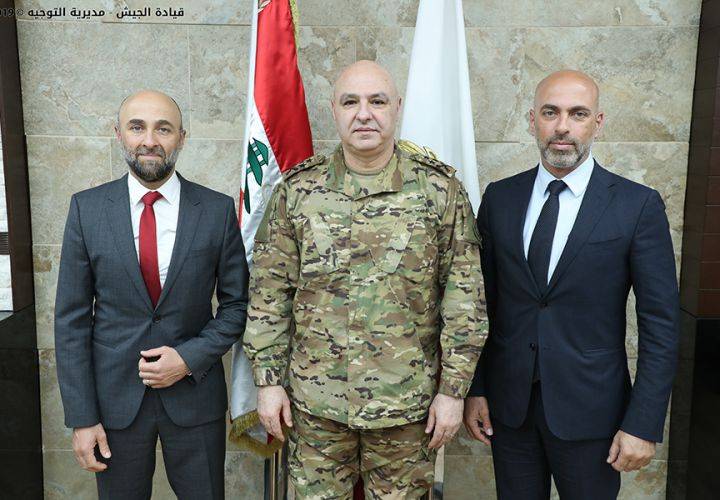 قائد الجيش بحث الأوضاع العامة مع عدد من الزوار