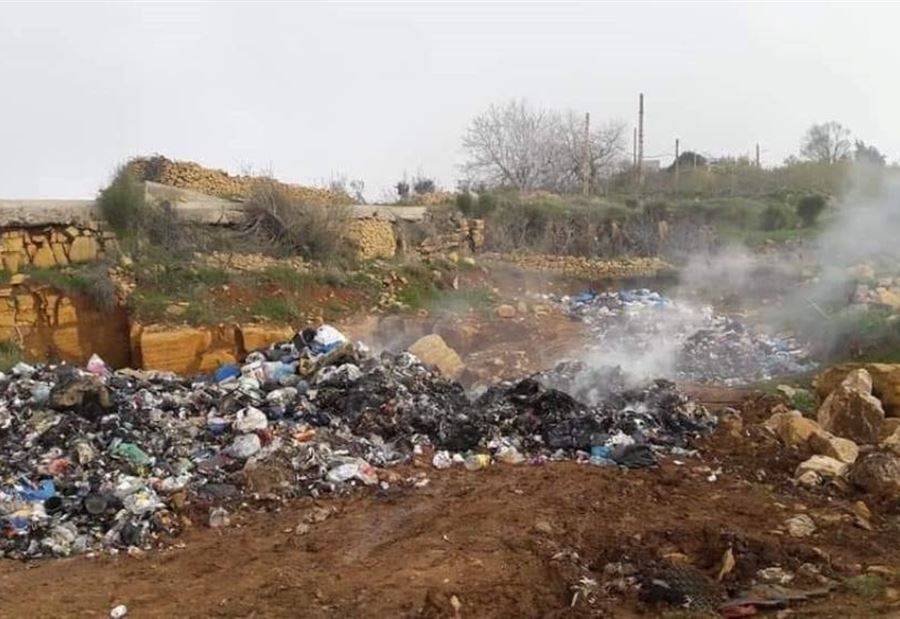 مجهولون يحرقون نفايات في خراج بلدة السفيرة الضنية