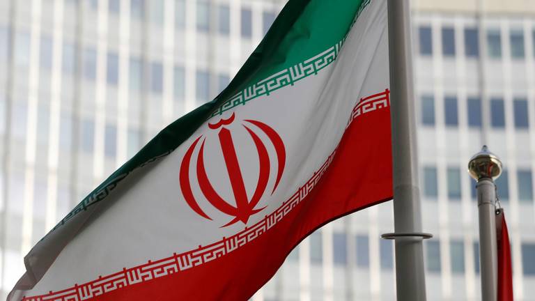 إيران تحذر داعمي عقوباتها وتؤكد أنها لن تنسى من يعاديها