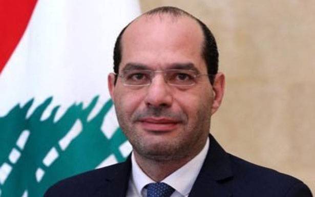 مراد: يتناسون أوجاع الناس