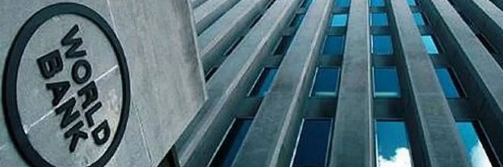 تخطيط لإرسال لجنة من البنك الدولي والدول المانحة الى بيروت للمساعدة بخفض العجز
اللجنة ستطلب تخفيضاً بين 25 مليوناً الى 150 مليون دولار من كل وزارة داخل الحكومة
وجهات نظر الرئيس عون والرئيس الحريري مختلفة بالنسبة لرؤية الحل للأزمة الاقتصادية
