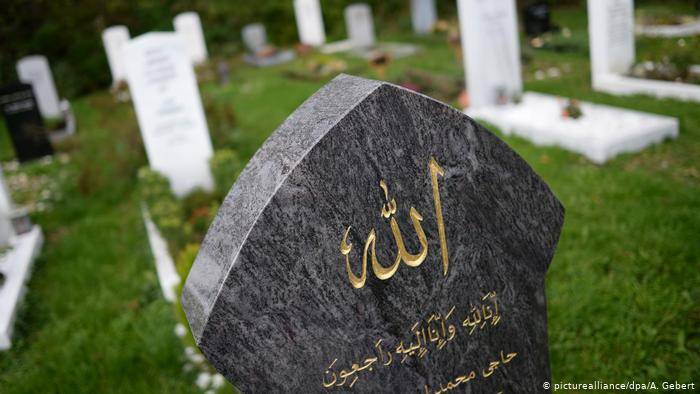 وفاة فنانة سورية مشهروة.. والصدمة أنه لم يحضر جنازتها سوى 9 أشخاص