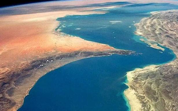 ماذا لو أقفل مضيق هرمز بوجه الصادرات النفطيّة؟

بــــراكـــس : نستبعد التضييق على إيـــران لأن بلداناً مثل الصـيـــن والهـنـــد

وتــركيا تــعارض الــقرار الأميركي «بتصفير» النــفــط الإيـــرانــي