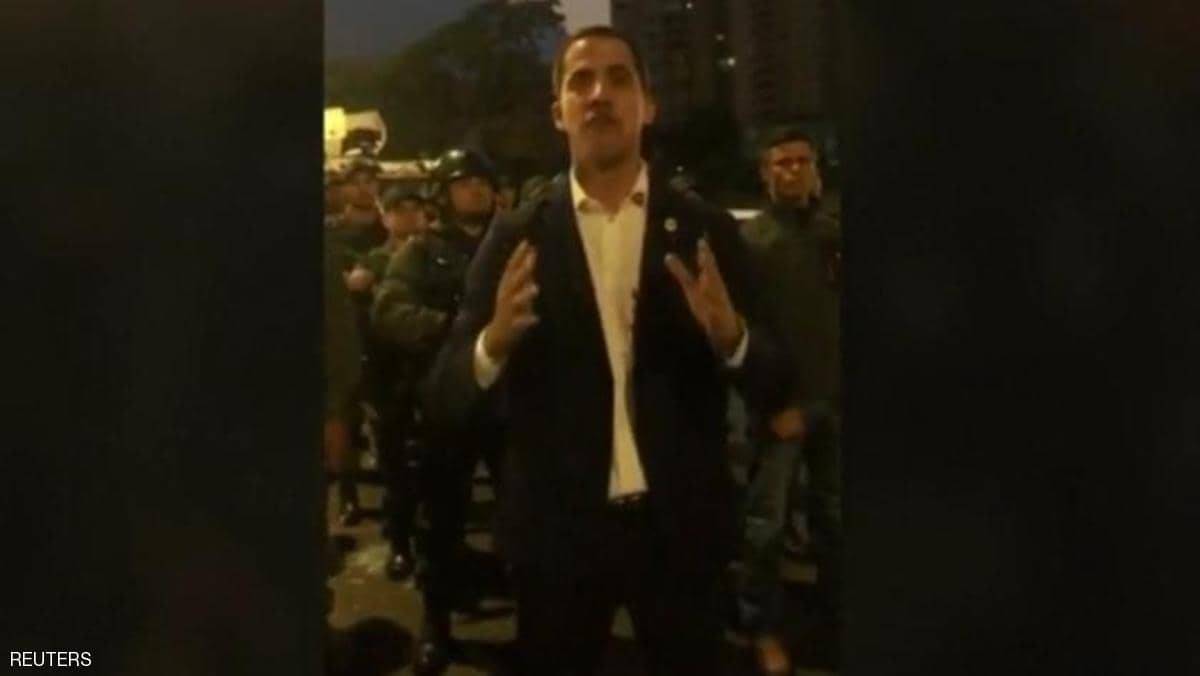 "انقلاب عسكري" في فنزويلا.. وزعيم المعارضة بقاعدة للجيش!! 
الخارجية: محاولة الانقلاب مدعومة وممولة من الحكومة الكولومبية
الدفاع: نرفض محاولة الانقلاب على الرئيس مادورو