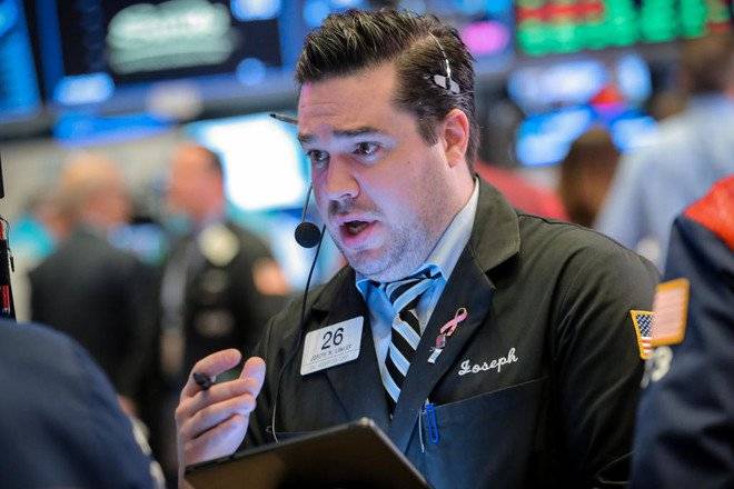 ناسداك يتراجع بعد هبوط ألفابت وستاندرد آند بورز يصعد لمستوى قياسي