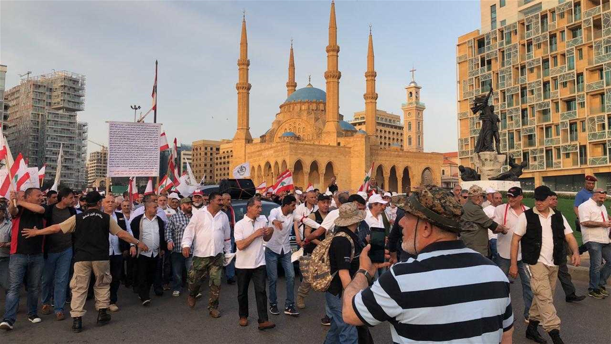 اعتصامات وإغلاق مرافق.. العسكريون المتقاعدون: لا للمس بحقوقنا