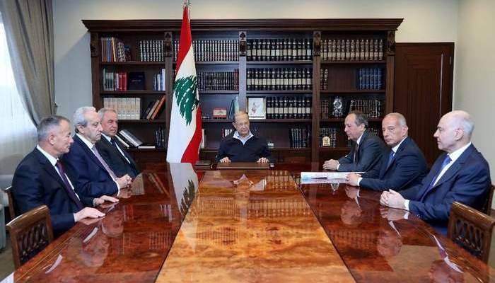الرئيس عون عرض مع النواب العمداء المتقاعدين موضوع الموازنة وحقوق العسكريين