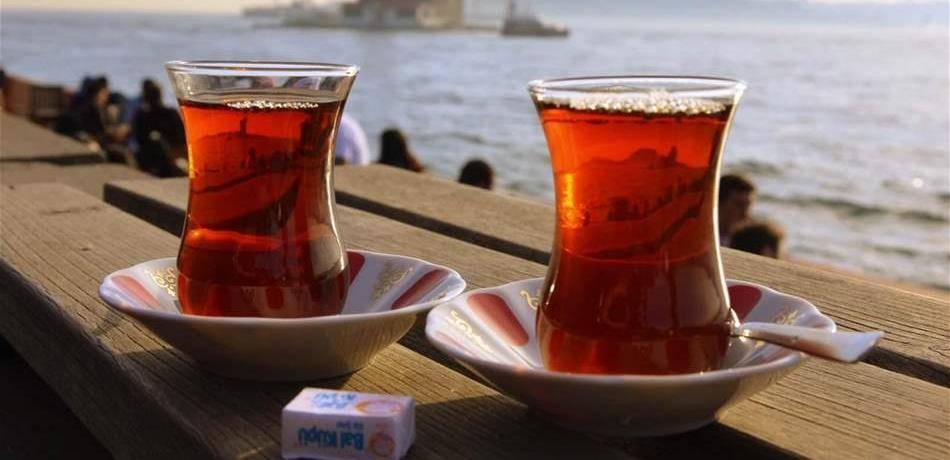 إستغنوا عن السكر في كوب الشاي.. دراسة توضح السبب