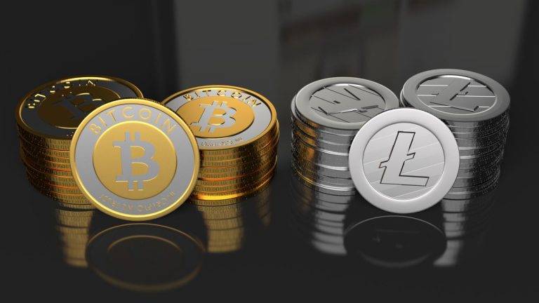 الأتراك يهربون من الليرة المتداعية إلى العملة الافتراضية ”البيتكوين“