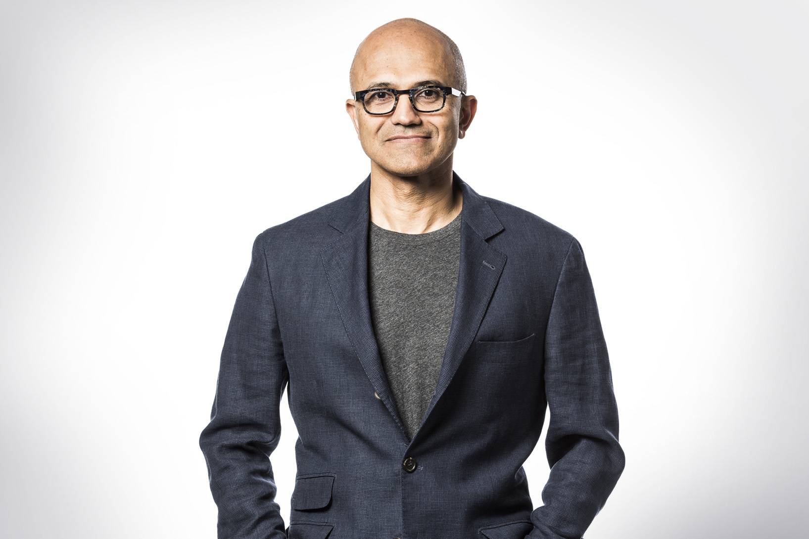 ساتيا نادالا الرئيس التنفيذي لـ(Microsoft) يستعيد نجاحات الشركة