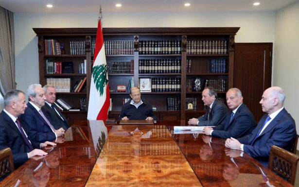 عون عرض مع الضباط المتقاعدين النواب موازنة الجيش