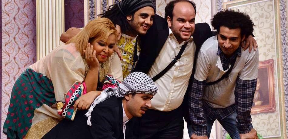 فنان مصري يسقط أرضاً أثناء التصوير.. من هو؟ (صورة)