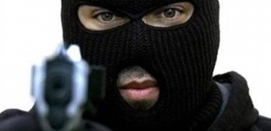 مسلحون يتعرضون لإمرأة في بدنايل.. هذا ما فعلوه