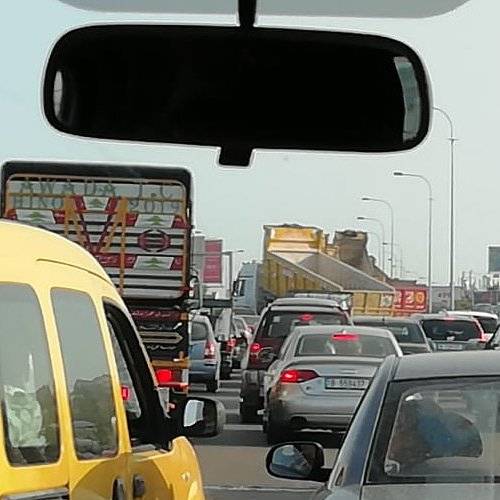 اعتصام لأصحاب الشاحنات عند جسر وادي الزينة ـ جدرا باتجاه بيروت