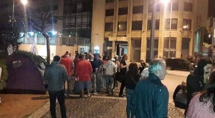 الشيوعي: محاولات لإزالة خيم الاعتصام المفتوح في ساحة رياض الصلح