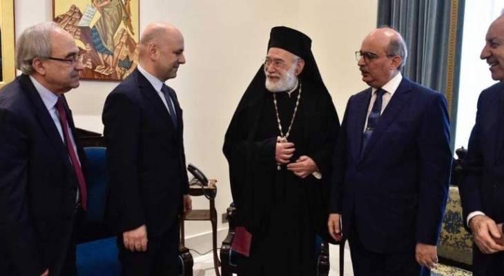 نجم من مطرانية بيروت: المطران عودة أكبر من أن يطاله أي انسان