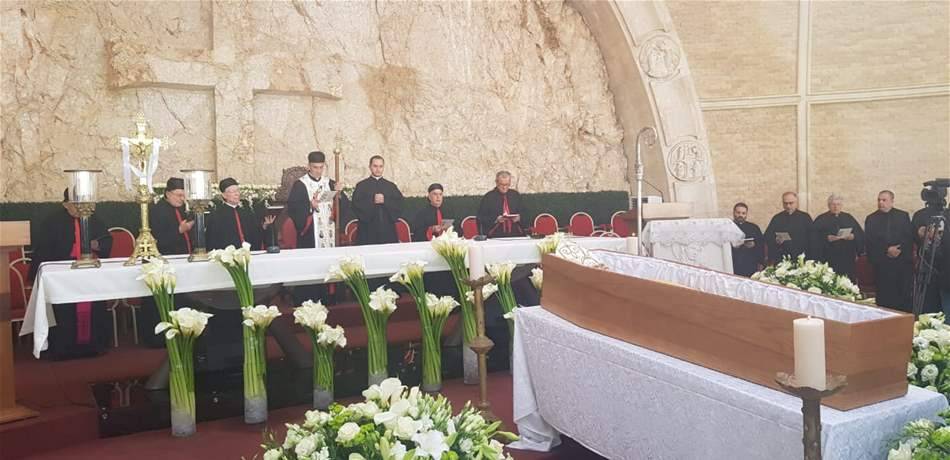 الراعي ترأس صلاة وضع البخور عن نفس المطران رولان ابو جودة