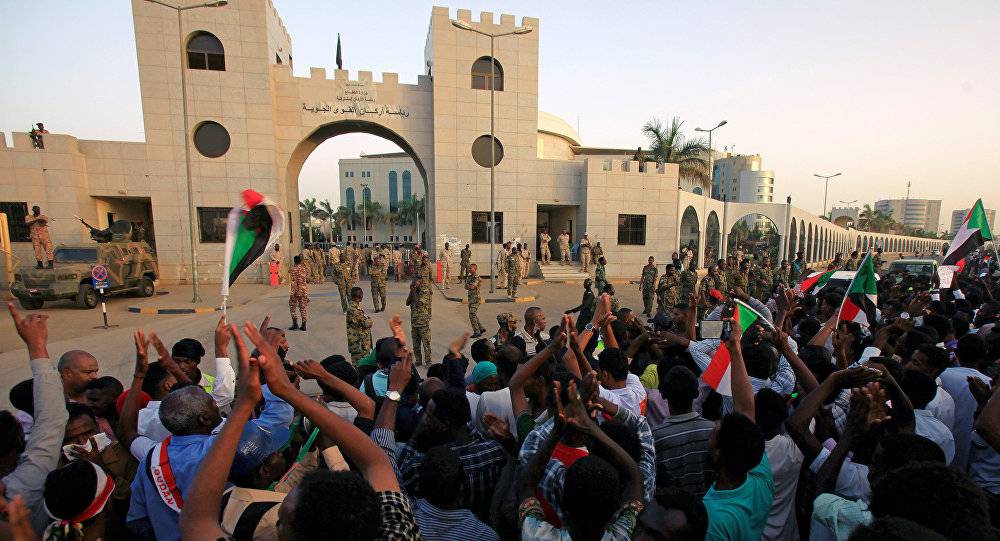 تجمع المهنيين السودانيين يتمسك بمجلس مدني ويرفض مقترح المجلس العسكري