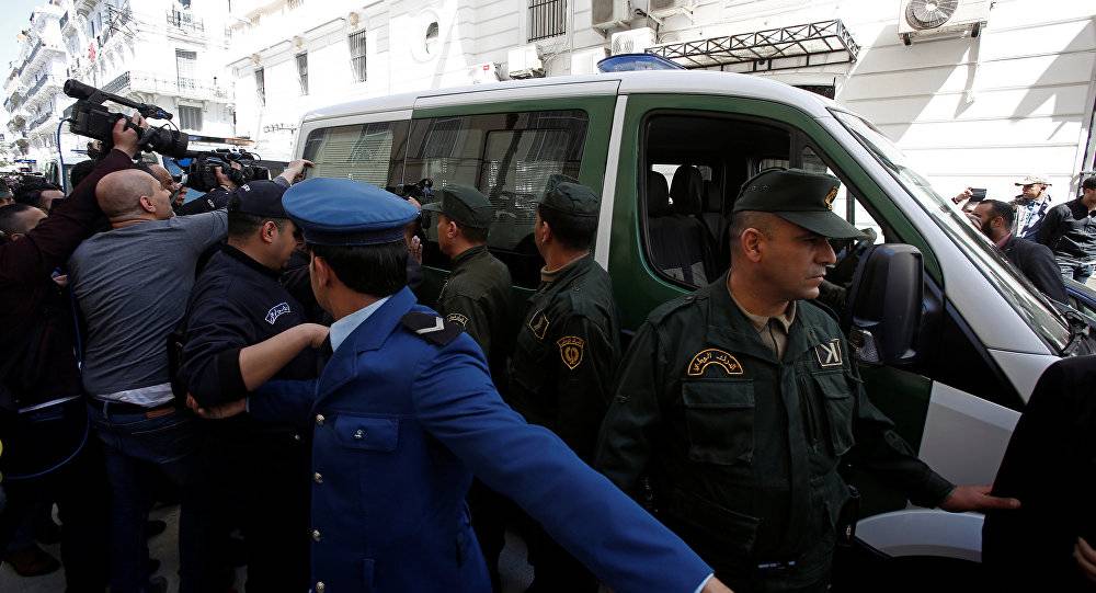 للتآمر ضد الدولة والمساس بالجيش... حبس شقيق بوتفليقة ورئيسي المخابرات السابقين
