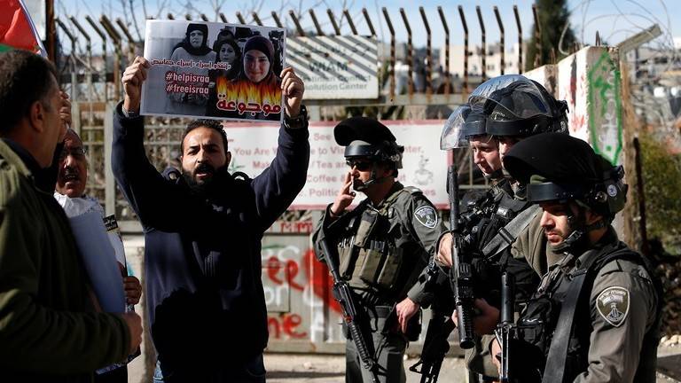هيئة الأسرى: الجنادب والصراصير تغزو أقسام الأسرى في معتقل 