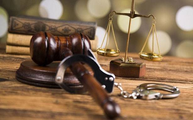 عدم توفر شروط الدفاع المشروع وإدانة المتهم وإلزامه بالتعويض