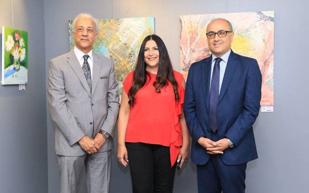 معرض من 50 لوحة في «إكزود»
استضاف «إكزود» المعرض الثالث لمحترف الفنانة باسكال مسعود برعاية السفير التونسي كريم بودالي ونقيب الفنانين التشكيليين اللبنانيين نزار ضاهر، ويتضمن مجموعة من 50 لوحة لخمسة من تلاميذ المحترف وهم أماندا فرح، يوسف سليم، كلوي باسيل، جنى أسعد ويورغو نعيمه.
