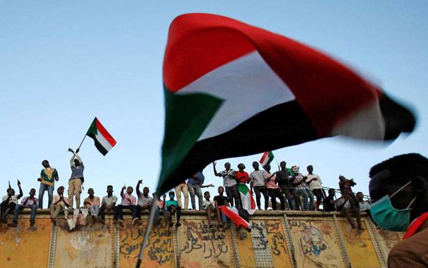 مليون سوداني تجمعوا أمام وزارة الدفاع لمطالبة المجلس العسكري بالتنحي لإدارة مدنية