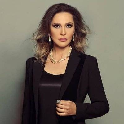 بعدما أبكت الجمهور بأداء الأم المفجوعة.. رولا حمادة تكشف ما حصل معها بسن الـ13! (فيديو)