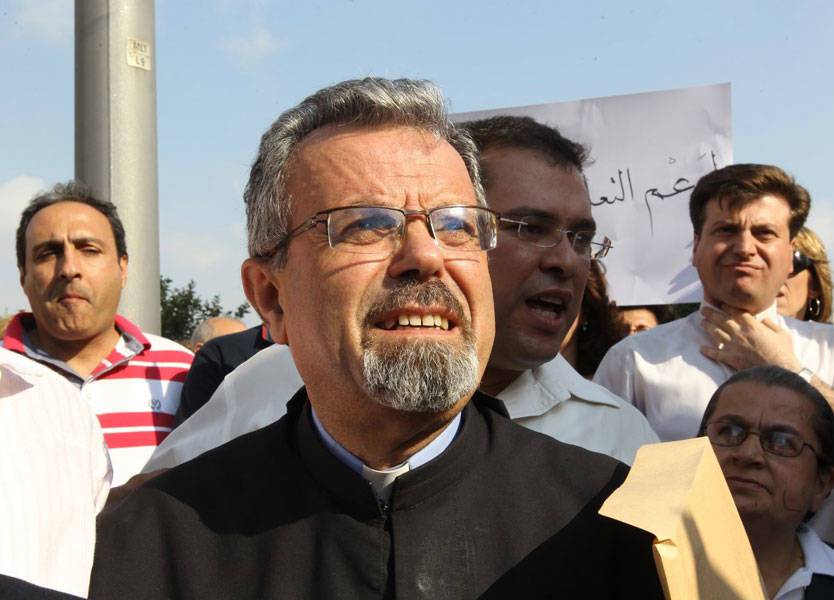الأب عازار: ما حصل في المنصورية غير مقبول