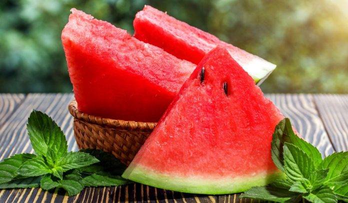 أطعمة تسبب العطش لن تتوقعها.. أبرزها البطيخ!