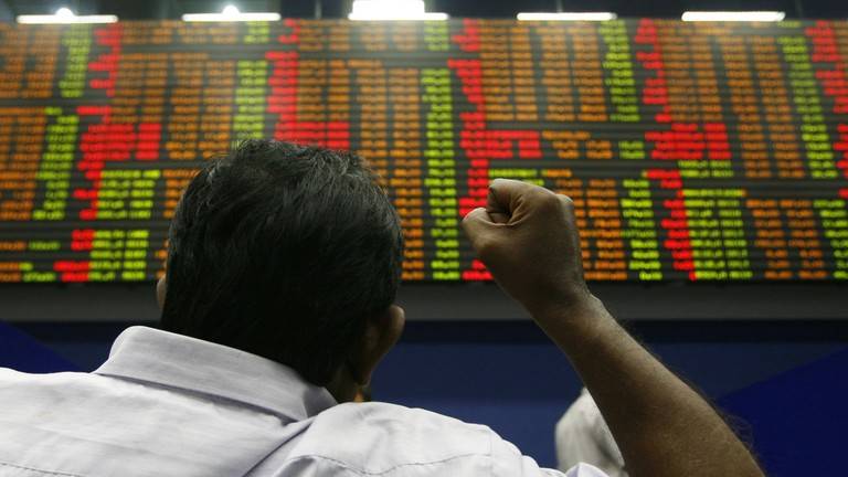 102 كلمة كلفت البورصات العالمية 1.36 تريليون دولار