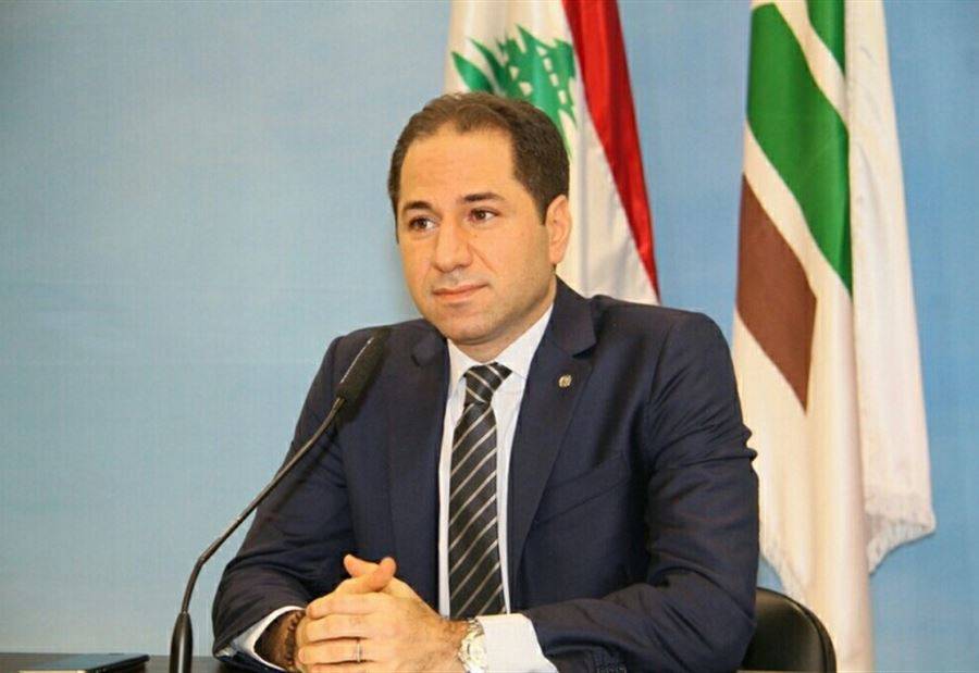 الجميل يطالب بوقف الأعمال في المنصورية