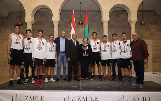 بلدية زحلة وزّعت الجوائز

على أبطال الدورة الرياضية المدرسية