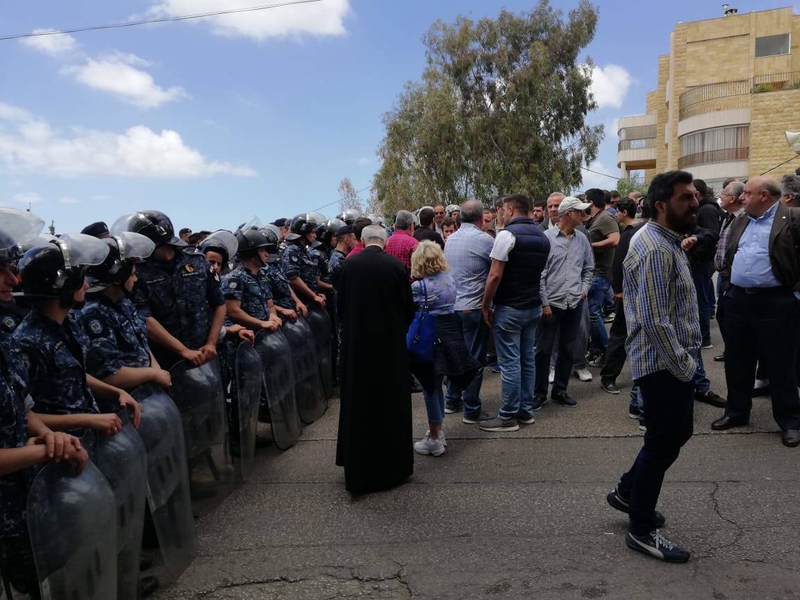 هذا ما تفعله خطوط التوتر العالي وفق منظمة الصحة العالمية وخبرائها
المنصورية مظلومة... يا اهالي جبل لبنان دافعوا عنها وادعموا اهلها
لماذا فرض الموت البطيء والسرطان على اطفال بلدة المنصورية واهلها