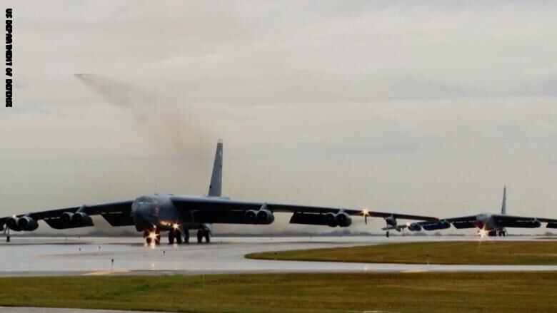 أيقونة الحرب الباردة.. إليكم أبرز قدرات قاذفة B-52 الأمريكية