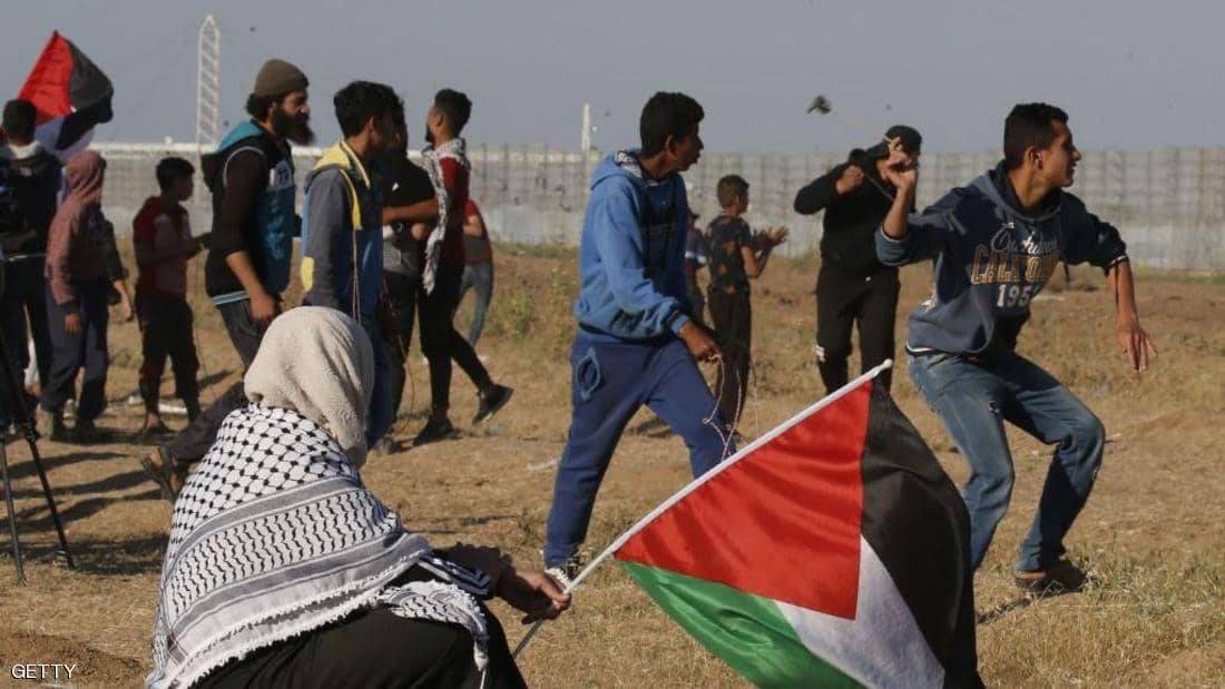 قتيل فلسطيني وإصابة العشرات بنيران الجيش الإسرائيلي