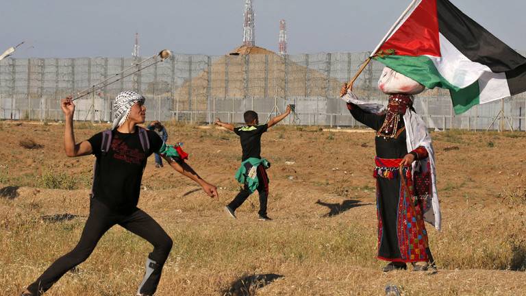مقتل فلسطيني وإصابة 30 برصاص الجيش الإسرائيلي شرق قطاع غزة