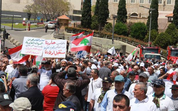 الحكومة لإقرار الموازنة الاثنين والاضرابات تحاصر اقتراح تخفيض الرواتب