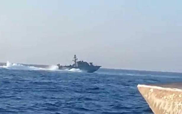 العدو يخرق بحراً