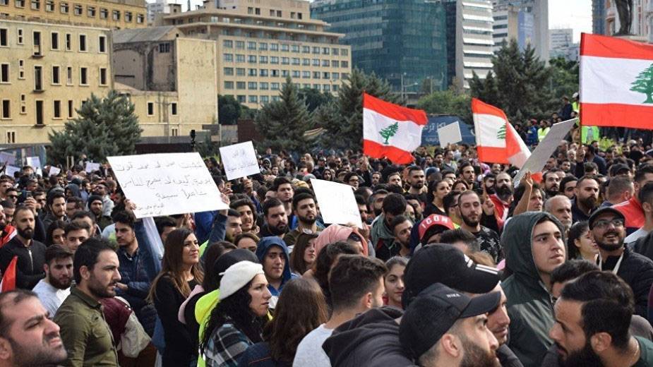 الحكومة مصرة على تخفيض العجز لـ 9% مهما طالت الاجراءات
التخفيضات ستواجه بتحركات على الارض واضـراب شامـل